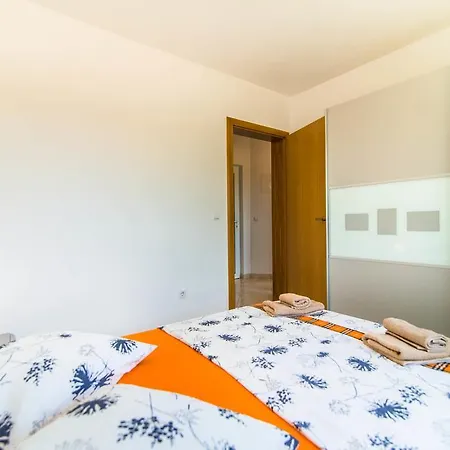 2 Apartment *