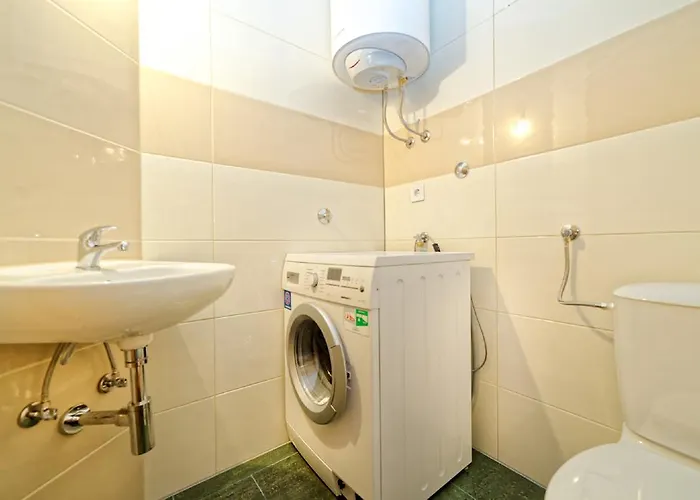 Διαμέρισμα 2 *