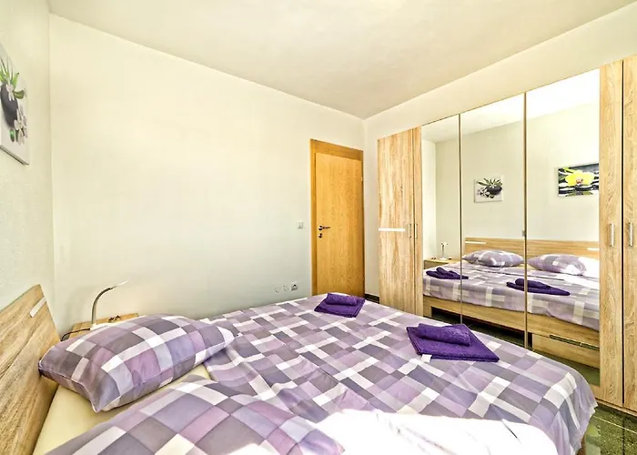 Διαμέρισμα 2 *