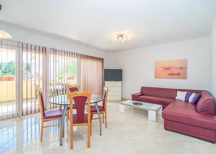 2 Διαμέρισμα *