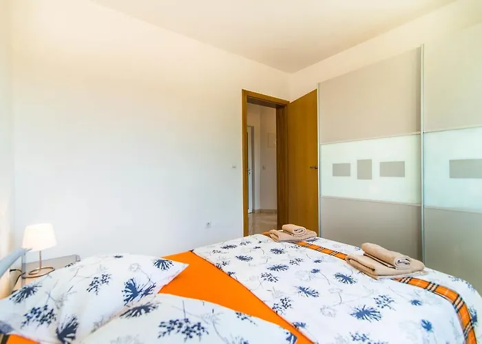 2 Διαμέρισμα *