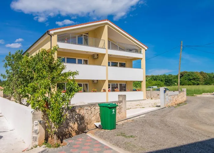 Διαμέρισμα 2